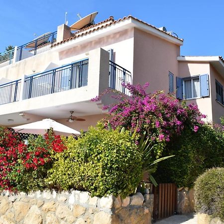 Townhouse In Paradise Gardens Пафос Екстериор снимка