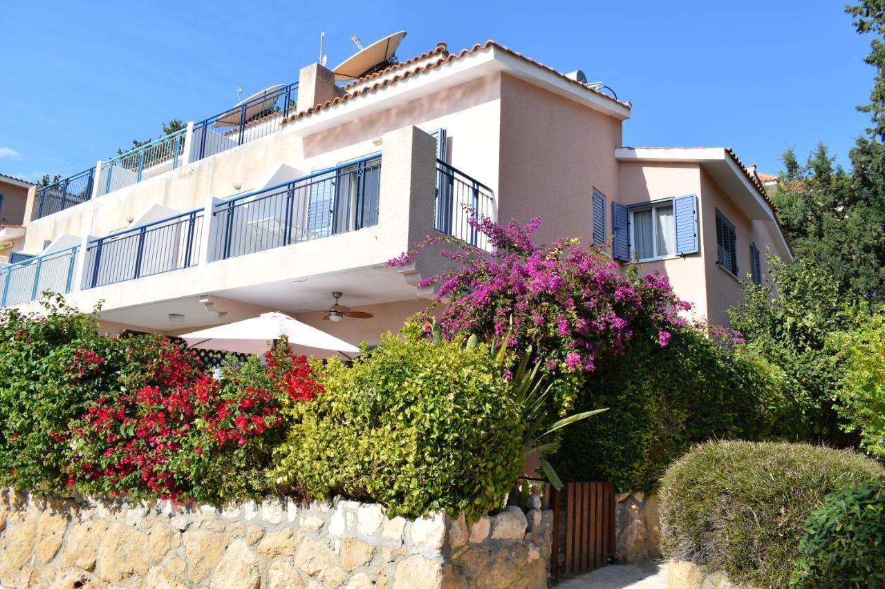 Townhouse In Paradise Gardens Пафос Екстериор снимка