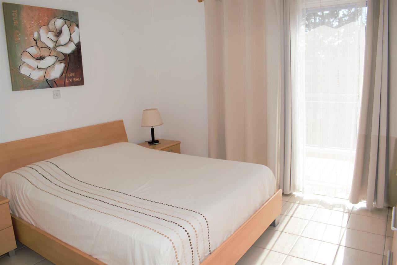 Townhouse In Paradise Gardens Пафос Екстериор снимка