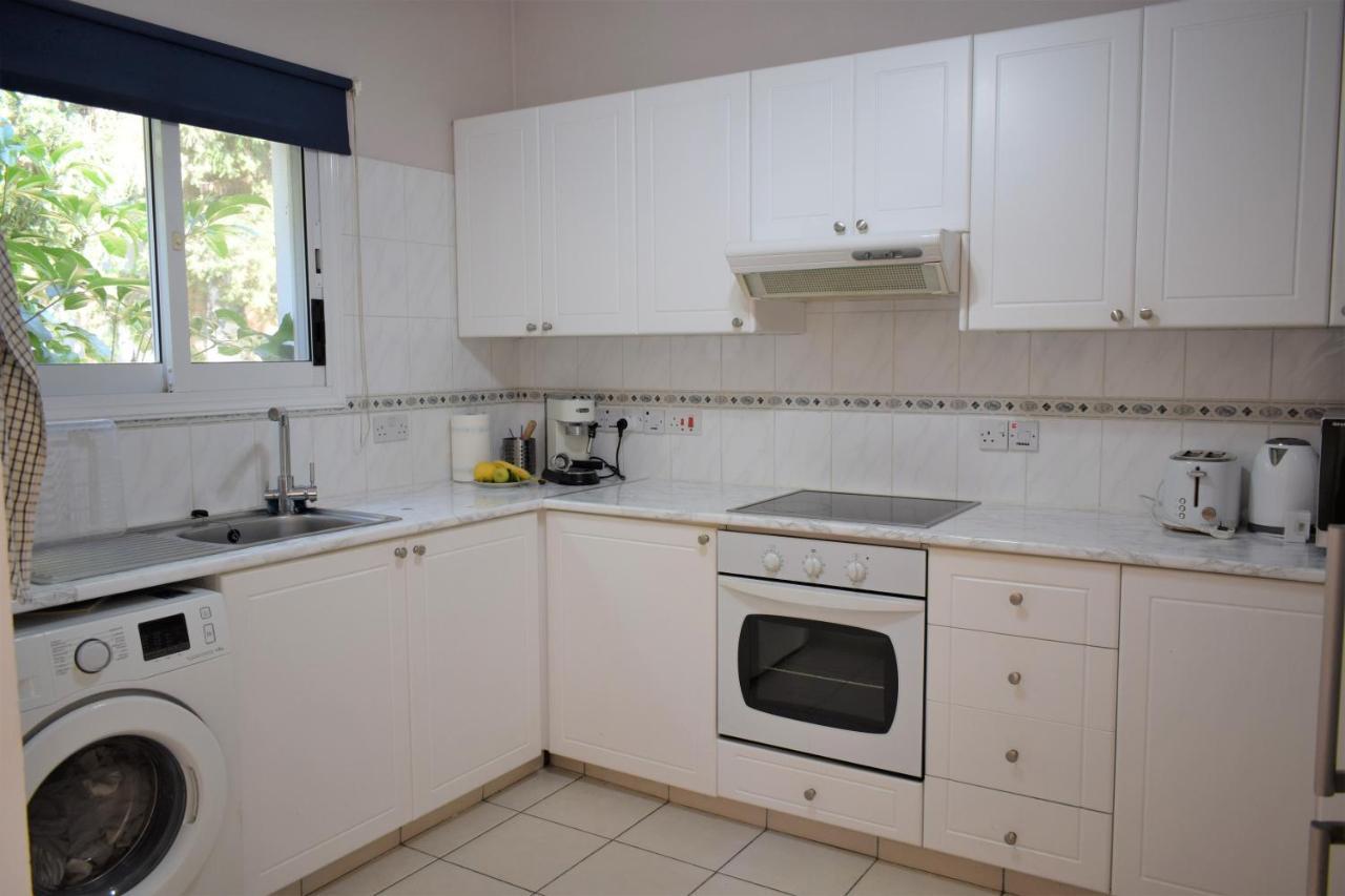 Townhouse In Paradise Gardens Пафос Екстериор снимка